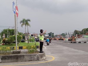 Arus Mudik di Simpang Karanglo Malang Masih Lengang di H-2 Lebaran