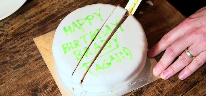 Tips 100 Tahun Lalu Ini Bikin Potong Kue Lebaran Jadi Gampang