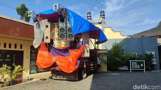 Truk sound system untuk takbiran di Desa Babad, Kecamatan Kebonagung, yang diamankan Polres Demak, Senin (8/4/2024).