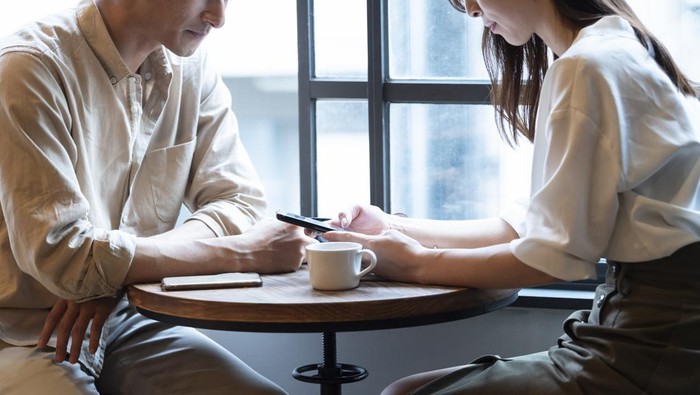 Perempuan Paling Banyak Ditanya Kapan Kawin, Laki-Laki Kapan Kerja