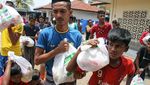 252 Pengungsi Rohingya Terima Bantuan Paket Lebaran