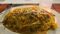 Singapore Glass Noodle, bihun goreng dengan campuran sayur yang dibumbui ala Singapura. Foto: Detikcom / Atiqa Rana
