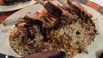 Ada Garang Asem hingga Nasi Kebuli Enak di Resto Hotel Berbintang Ini!