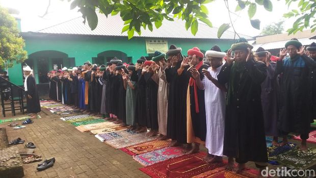 Jemaah An-Nadzir Gowa menggelar salat Idul Fitri 1445 H.
