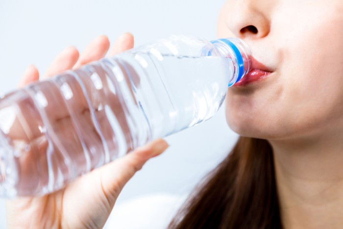 **Minum Air Kemasan Disebut Berbahaya untuk Kesehatan, Kok Bisa? Inilah Cara Alternatif yang Lebih Sehat!**
