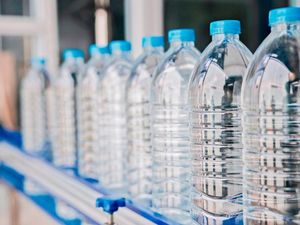 Ngeri! Kata Studi, 1 Liter Air Kemasan Bisa Mengandung 240 Ribu Fragmen Plastik