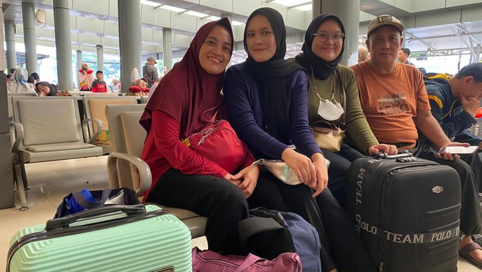 Aulia (21), orang tua serta kakak perempuannya hendak mudik ke Kediri, Jawa Timur.