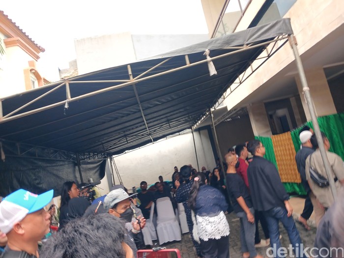 Suasana rumah duka  Babe Cabita.