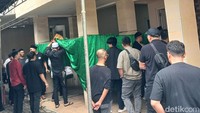 Beberapa rekan komika seperti Indra Jegel dan Praz Teguh tampak sudah hadir di sana. Febriyantino Nur Pratama/detikHOT