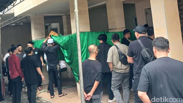 Suasana rumah duka  Babe Cabita.
