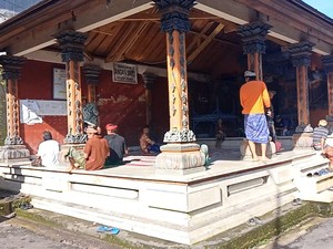 Menjaga Toleransi di Kampung Muslim lewat Rapat Buda Kliwon dan Lawar Ayam