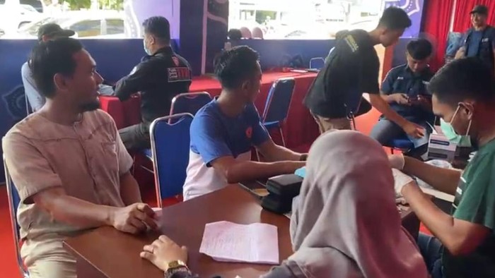 Dinas Kesehatan Kabupaten Bantaeng, Sulawesi Selatan (Sulsel) memberikan layanan pemeriksaan kesehatan gratis bagi sopir angkutan umum.