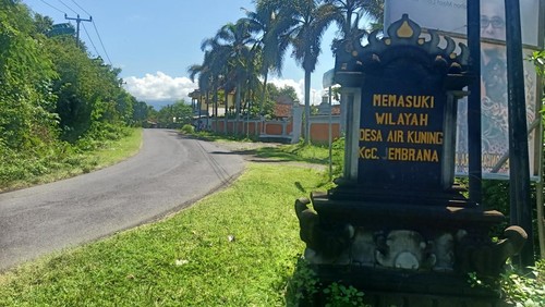 Batas Desa Air Kuning, Jembrana, Bali, Senin (1/4/2024). Desa Air Kuning merupakan salah satu kampung Islam di Bali.
