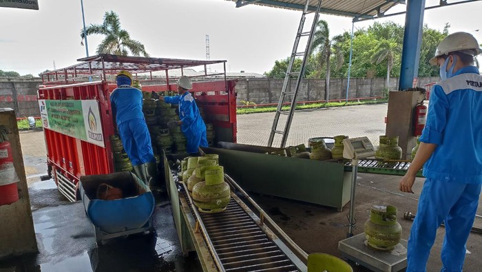 Distribusi tabung elpiji melon tambahan untuk penuhi kebutuhan selama Lebaran 2024 di Jatim.