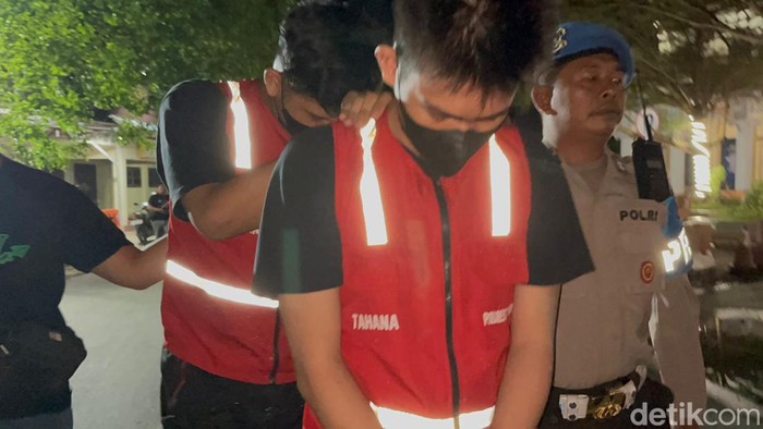 Dua pelaku pengeroyok pria di Jambi hingga kritis ditahan.