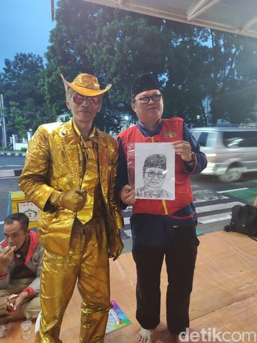 Foto Yandi yang dijuluki manusia emas dari Bandung. Foto Yandi yang dijuluki manusia emas dari Bandung.