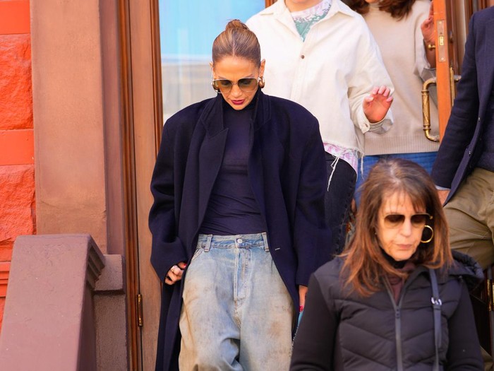 NEW YORK, NEW YORK - APRIL 07: Jennifer Lopez is seen on April 07, 2024 in New York City. (Photo by Gotham/GC Images)