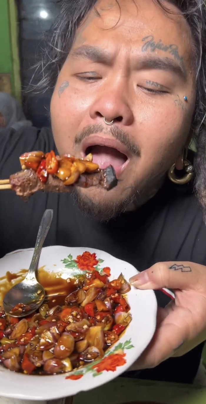 Gaya Masak Nyentrik King Abdi āJajan Merconā Rekan Bisnis Babe Cabita Gaya Masak Nyentrik King Abdi āJajan Merconā Rekan Bisnis Babe Cabita