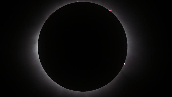 MAZATLAN, MEXICO - APRIL 08: The sun disappears behind the moon during the Great North American Eclipse on April 08, 2024 in Mazatlan, Mexico. Millions of people have flocked to areas across North America that are in the 