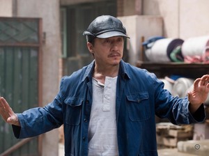 Gak Pakai Stuntman, 5 Aksi Berbahaya Jackie Chan Bikin Jantungan