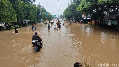 Potret Banjir Rendam Jalur Pantura Pasuruan