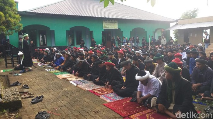 Jemaah An-Nadzir Gowa menggelar salat Idul Fitri 1445 H.