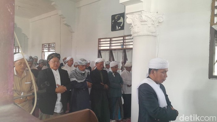 Komunitas Naqsabandi di Sumatera Utara Rayakan Idul Fitri dengan Salat Berjamaah yang Khusyuk