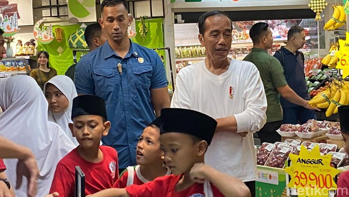Bantuan Jokowi Hangatkan Hati Anak Yatim Saat Perayaan Idul Fitri