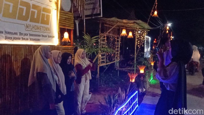 Kampung hias di Blok Dodog, Desa Sendang, Kecamatan Karangampel, Kabupaten Indramayu