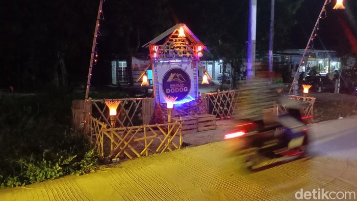 Kampung hias di Blok Dodog, Desa Sendang, Kecamatan Karangampel, Kabupaten Indramayu Kampung hias di Blok Dodog, Desa Sendang, Kecamatan Karangampel, Kabupaten Indramayu