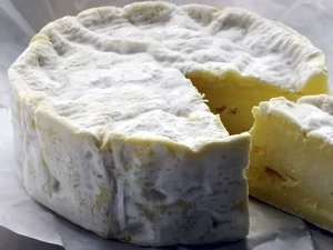 Keju Camembert Kebanggaan Perancis Terancam Punah