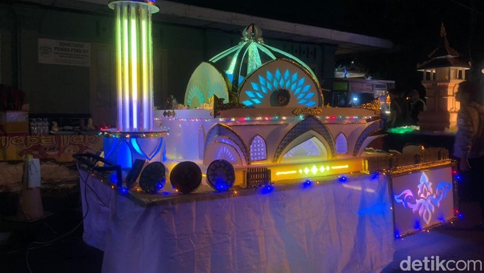 Kemeriahan Event Gema Takbir Jogja (GTJ) 2024 di Pelataran Masjid Gedhe Kauman, Jogja, Selasa (9/4/2024) malam.