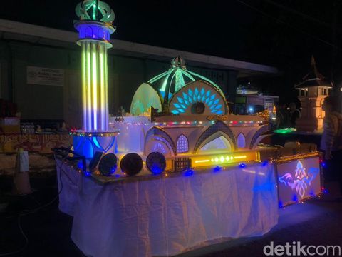Kemeriahan Event Gema Takbir Jogja (GTJ) 2024 di Pelataran Masjid Gedhe Kauman, Jogja, Selasa (9/4/2024) malam.