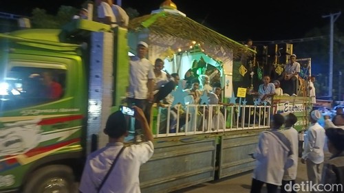 Kemeriahan malam takbiran di Kupang, NTT.