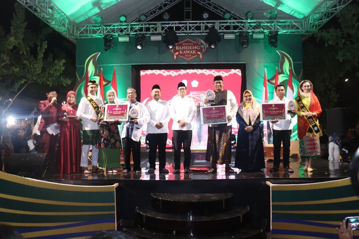 Kontes Bandeng di Gresik
