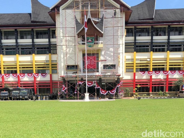 Lapangan Kantor Gubernur Sumbar (Foto: M. Afdal Afrianto/detikSumut).