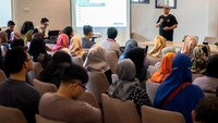 Hal itu semakin memantapkan Kredit Pintar untuk memberikan dukungannya kepada para pelaku UMKM, khususnya wirausaha muda Surabaya melalui program workshop Kelas Pintar Bersama yang diinisiasi Kredit Pintar untuk meningkatkan kapasitas usaha para UMKM.