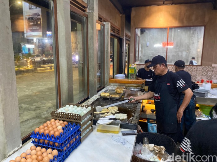 martabak har Martabak Har, martabak legendaris dan paling hits di Palembang