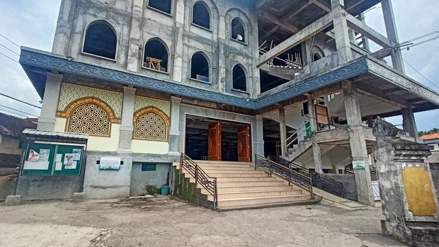 Masjid Jami Baiturrahim di Kampung Kecicang Islam, Karangasem, Bali, Senin (25/3/2024).