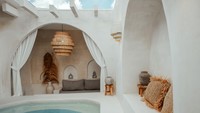 Tak hanya hotel dan juga homestay, pengusaha villa pun ikut kebanjiran pesanan di masa libur lebaran. Tak tanggung-tanggung tingkat okupansi bahkan mencapai 90-95 persen.
