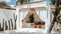 Beginilah suasana Bohemian Jogja Villas yang selalu banjir pesanan selama libur lebaran karena tempatnya yang cukup strategis berada di tengah Kota Yogyakarta. Kebanyakan tamu diisi oleh wisatawan domestik yang berasal dari Jawa Barat, Jawa Tengah dan Jakarta. Villa ini menarik lantaran semua room nya ada private pool nya, serta kamar dengan 3 bedroom.