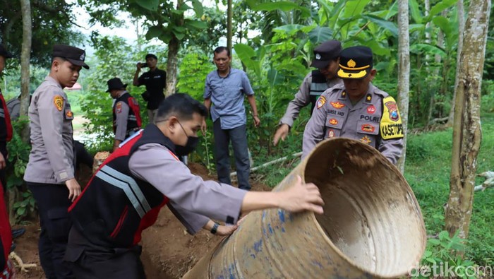 Mercon pendem yang diamankan polisi di Pacitan.