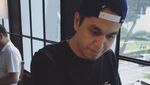 Momen Kevin Julio Sarapan di Singapura hingga Nongkrong di Kafe