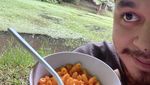 Momen Kevin Julio Sarapan di Singapura hingga Nongkrong di Kafe