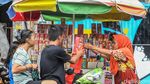 Pedagang Kembang Api Diserbu Pembeli Jelang Malam Takbiran