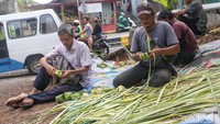Ketupat menjadi makanan khas saat Lebaran.