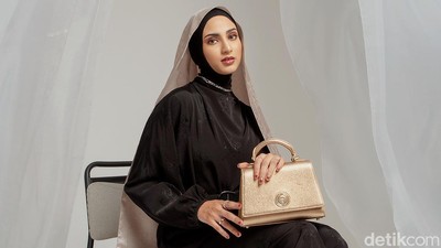 Foto: Inspirasi Gaya Lebaran Mira Agile, Tas Classy Elegan Jadi Andalan