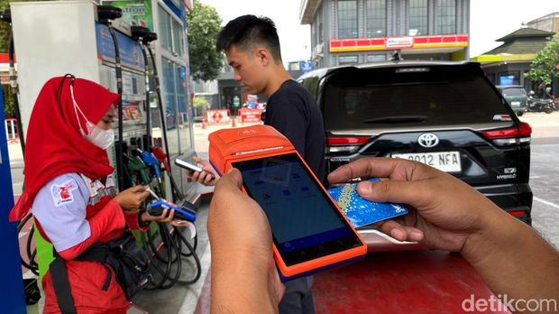 Pemudik manfaatkan transaksi digital saat melakukan mudik dari Jawa Barat ke Jawa Tengah.