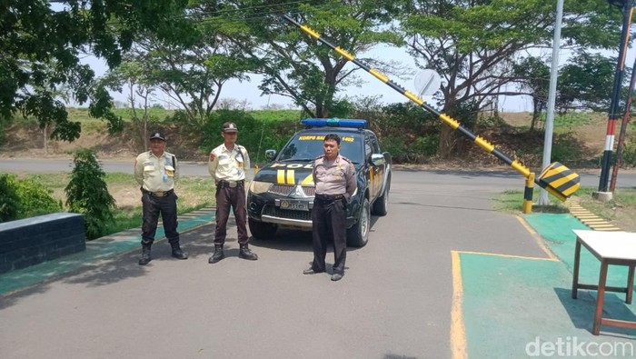 Polisi Sidoarjo patroli rumah kosong