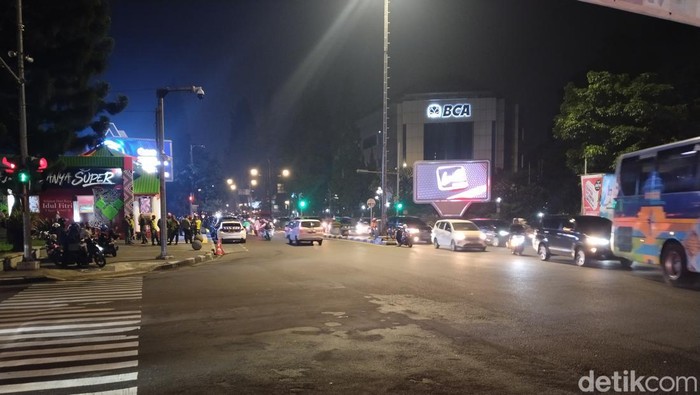 Suasana di Taman Cikapayang, Dago, Kota Bandung, Selasa (9/4/2024) malam.